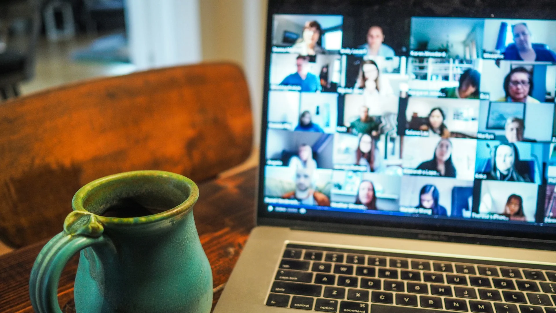 Asynchronous Communication for Remote Teams: Examples, Tools & Best Practices